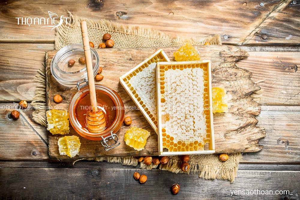 Những nguyên liệu cần thiết để làm yến chưng mật ong là gì?
