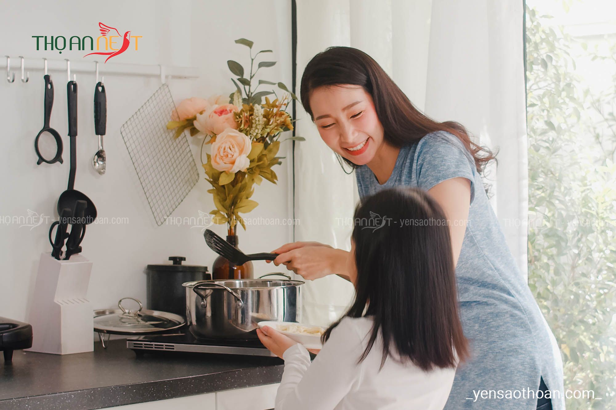 Với hơn 30 nguyên tố vi lượng và khoáng chất, yến sào cực kỳ tốt đối với phụ nữ